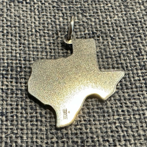 Retired James Avery 14k yellow golden heart of Texas pendant - Picture 2 of 3
